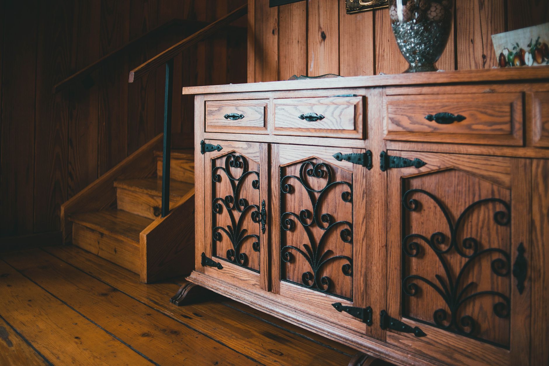Innenausbau mit Holz — Stiege und Einbaumöbel